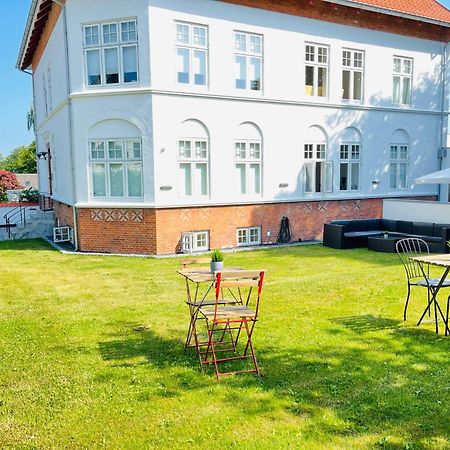 Aday - City Central Mansion - 1 Bedroom Apartment With Garden Ålborg Exteriör bild