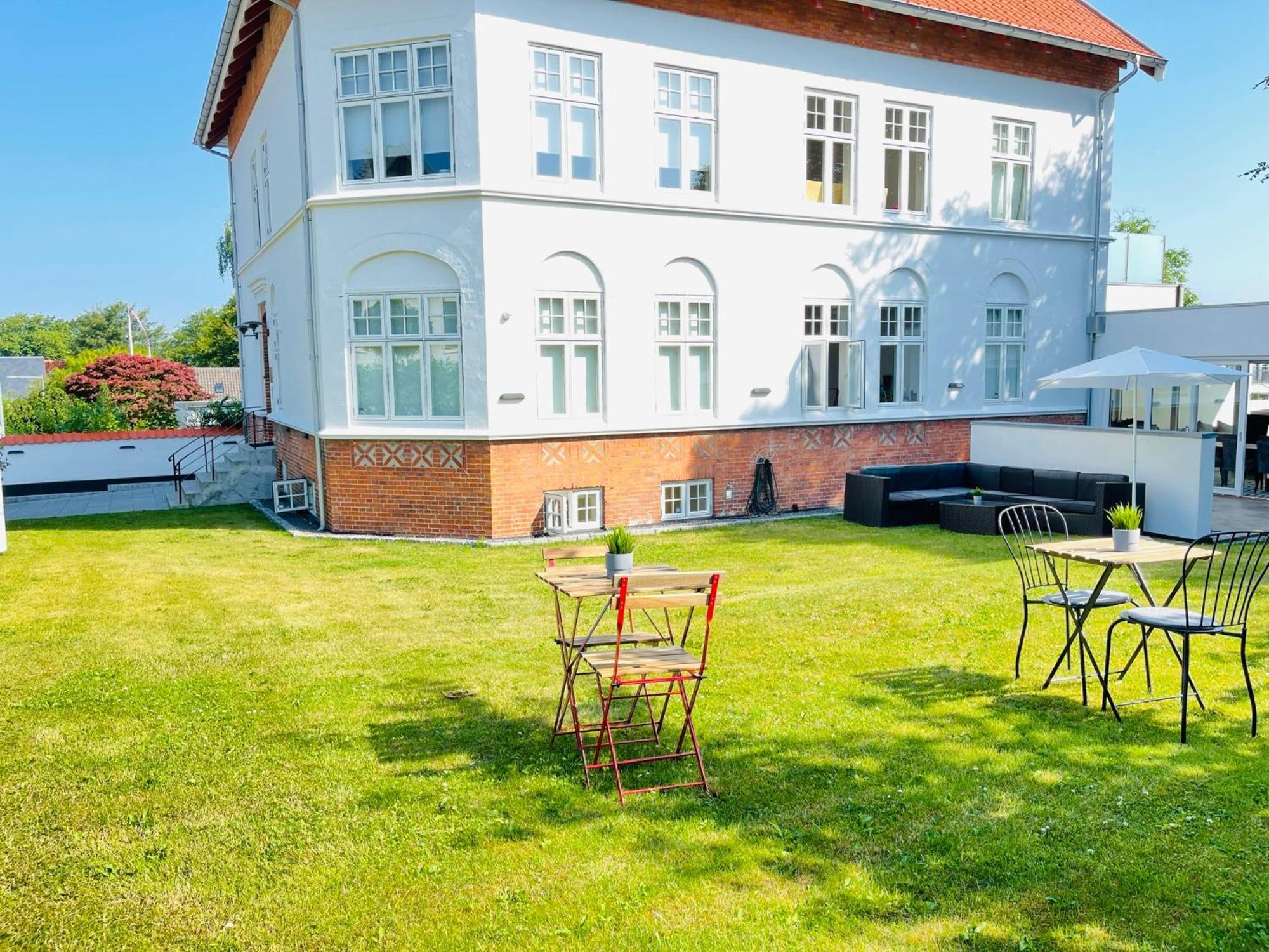Aday - City Central Mansion - 1 Bedroom Apartment With Garden Ålborg Exteriör bild